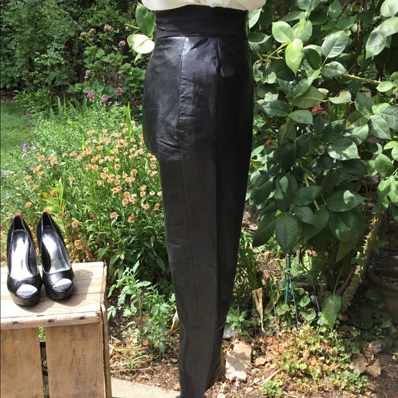 Sexy pair of high waisted leather pants - Picture 5 of 9